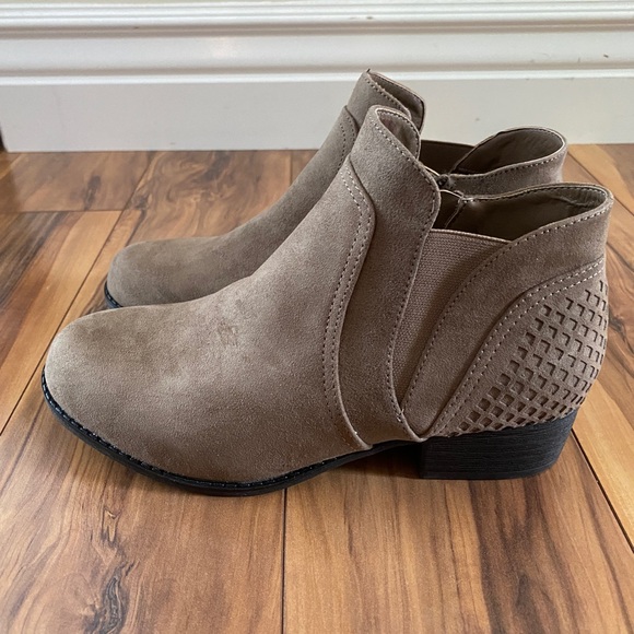 Mia Amore Londa Perforated Chelsea Bootie - Wide Width - Picture 2 of 5